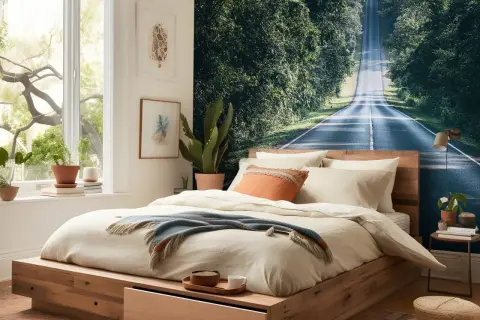 Gemütliches Schlafzimmer mit Bett, das eine **fototapete nicht direkt auf wand** hat. Die Tapete zeigt eine Straße, die von Bäumen gesäumt ist.