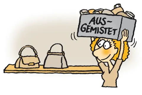 Frau trägt Kiste mit "AUS-GEMISTET" über dem Kopf. Auf dem Regal stehen zwei Handtaschen.