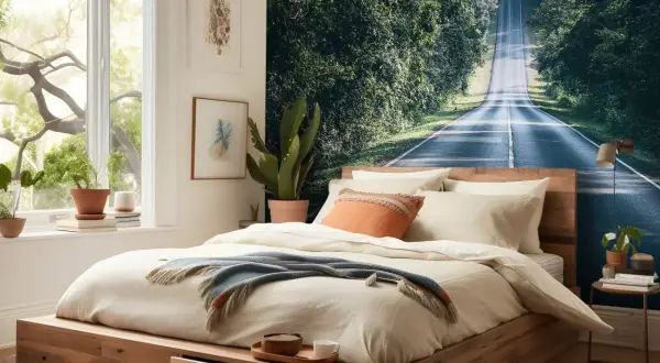 Gemütliches Schlafzimmer mit Bett, das eine **fototapete nicht direkt auf wand** hat. Die Tapete zeigt eine Straße, die von Bäumen gesäumt ist.