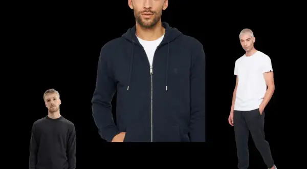 Drei Männer in lässiger Kleidung: Pullover, Kapuzenjacke und T-Shirt mit Jogginghose. Perfekt für die grundausstattung kleiderschrank mann.