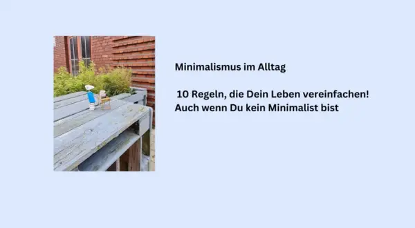 Kleine Figur auf Holztisch, die zum Thema Minimalismus lernen inspiriert. 10 Regeln für ein einfacheres Leben.