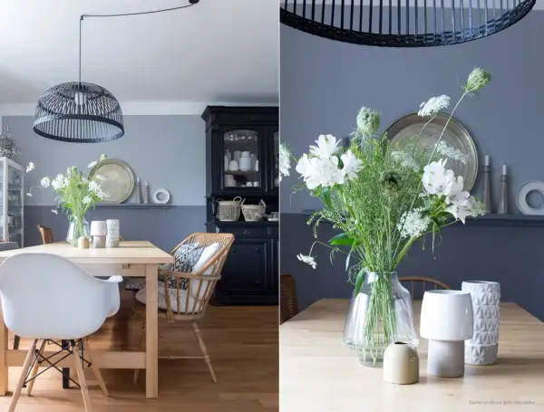 Schöne Esszimmer Wand Ideen: Ein Holztisch mit weißen Stühlen, ein schwarzer Schrank und ein Blumenstrauß.