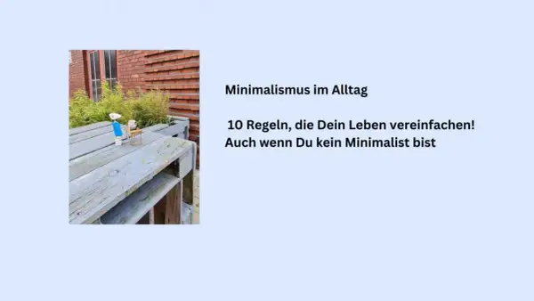 Kleine Figur auf Holztisch, die zum Thema Minimalismus lernen inspiriert. 10 Regeln für ein einfacheres Leben.
